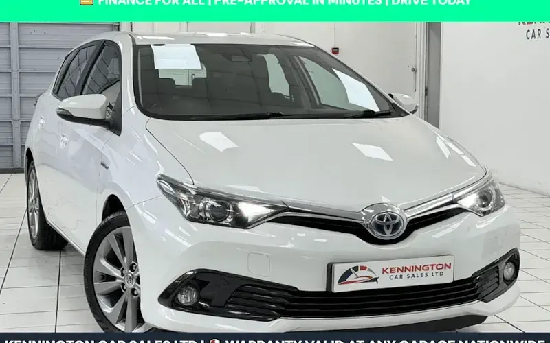 Used Toyota Auris Hybrid Business Edition 136 HP (100 kW) 2017 Hatchback