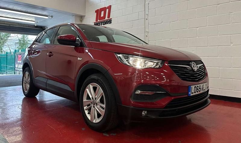 Used Vauxhall Grandland X S 130 HP (95 kW) 2019 Red SUV