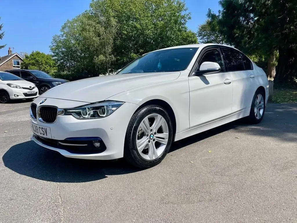 Used BMW 318 Sport Line 2018 White Sedan