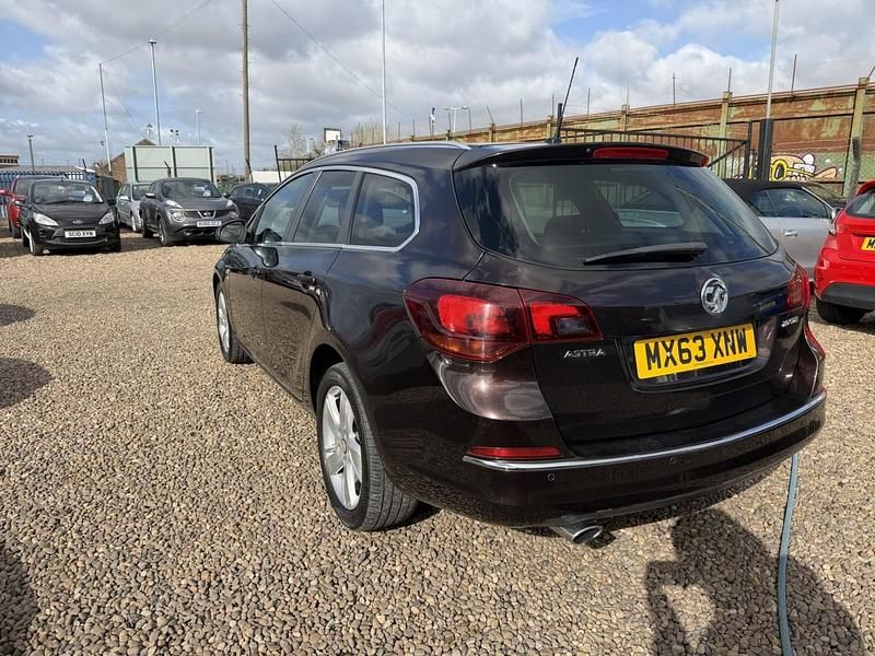 Used Vauxhall Astra SRi 165 HP (121 kW) 2013 Brown Estate