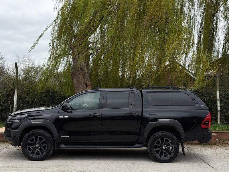Used Toyota HiLux 204 HP (150 kW) 2023 Black Pickup