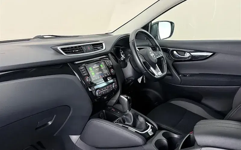 Used Nissan Qashqai Acenta Premium 158 HP (116 kW) 2021 Silver SUV