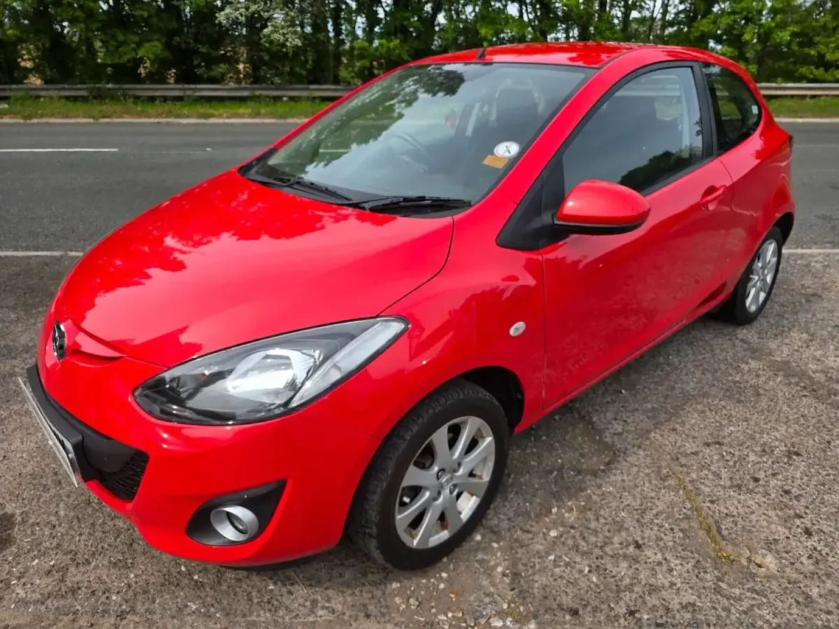 Used Mazda 2 84 HP (61 kW) 2012 Red Hatchback