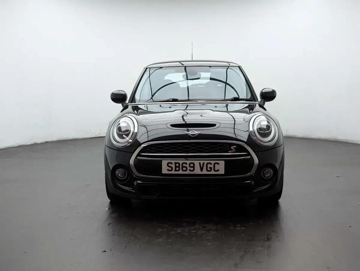 Begagnad Mini Cooper S Classic 2020 Svart Halvkombi