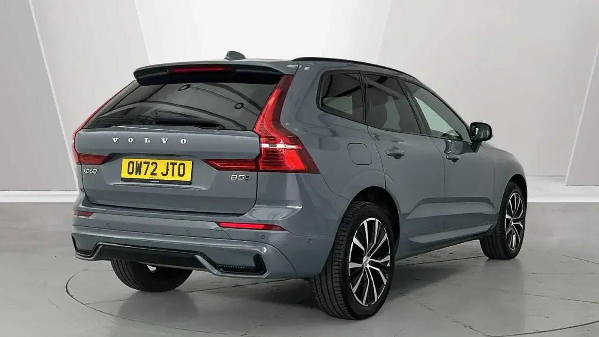 Used Volvo XC60 Plus 247 HP (181 kW) 2023 Grey SUV