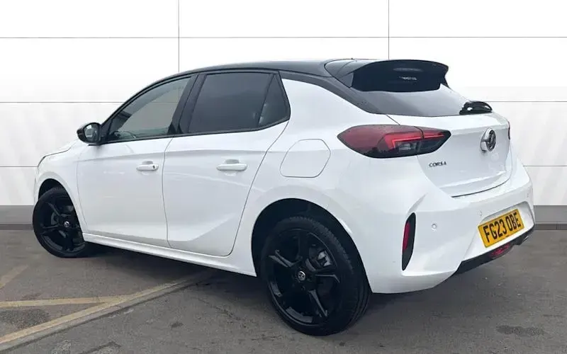 Used Vauxhall Corsa 101 HP (74 kW) 2023 White Hatchback