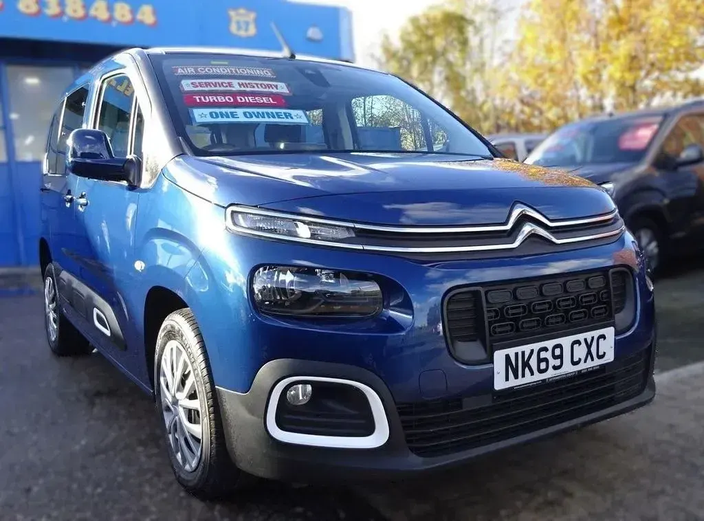 Used Citroën Berlingo Feel 101 HP (74 kW) 2019 Blue MPV