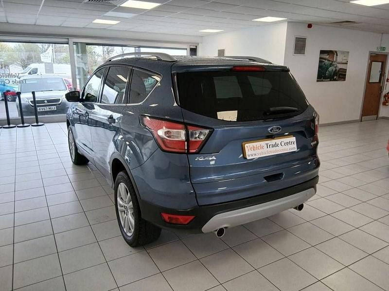 Begagnad Ford Kuga Zetec 120 HK (88 kW) 2019 Blå SUV