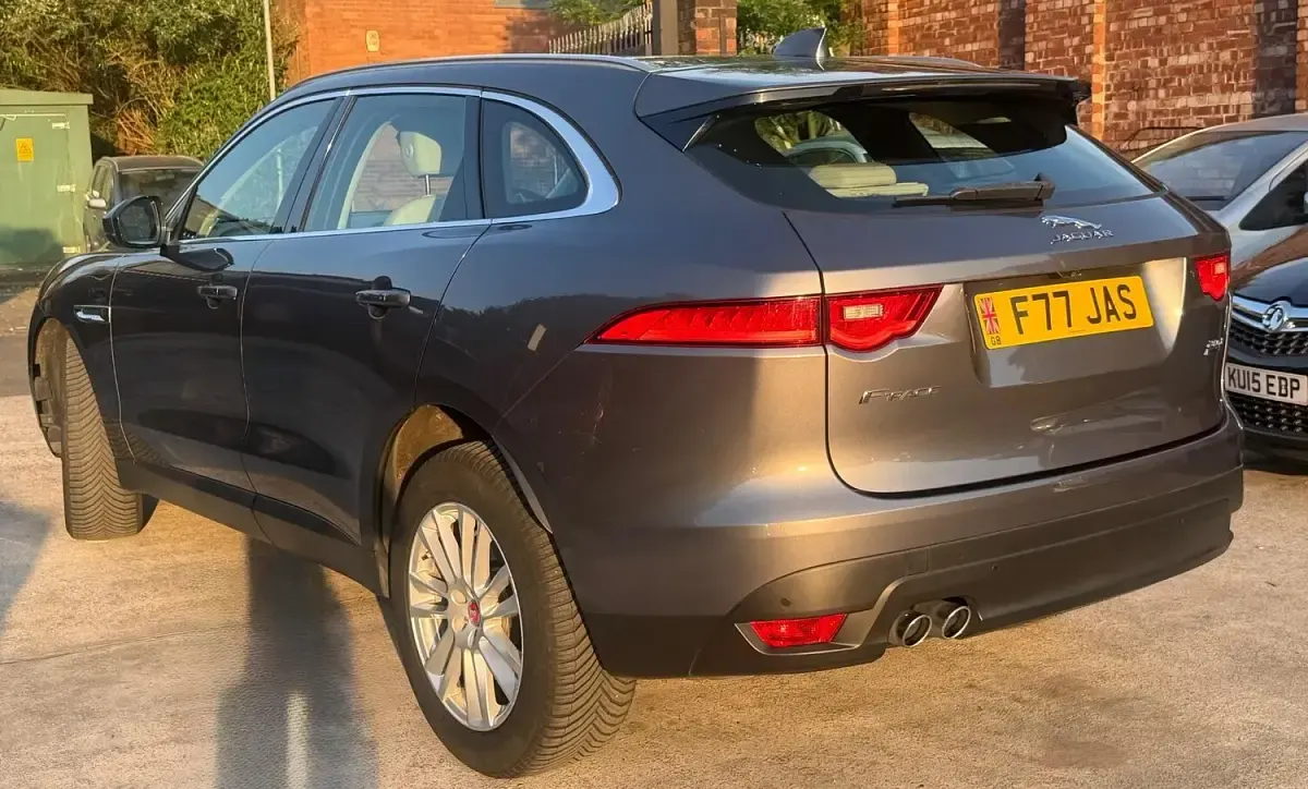 Used Jaguar F-Pace Portfolio 180 HP (132 kW) 2017 Grey SUV