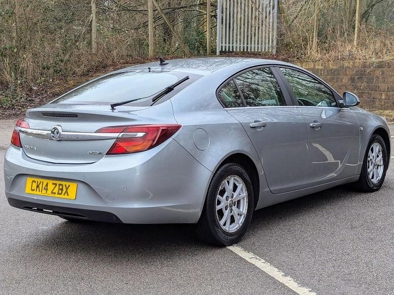 Second-hand Vauxhall Insignia Design Edition 2014 Argintiu Hatchback