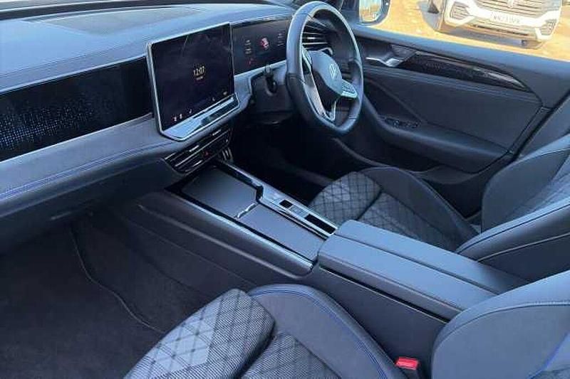 Used VW Passat 150 HP (110 kW) 2025 Estate