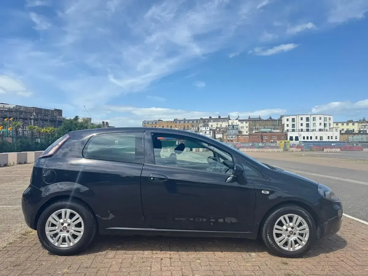 Used Fiat Punto Lounge 85 HP (62 kW) 2014 Black Hatchback