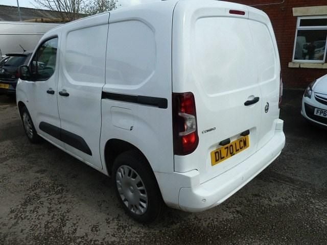 Used Vauxhall Combo Sportive 101 HP (74 kW) 2020 White MPV