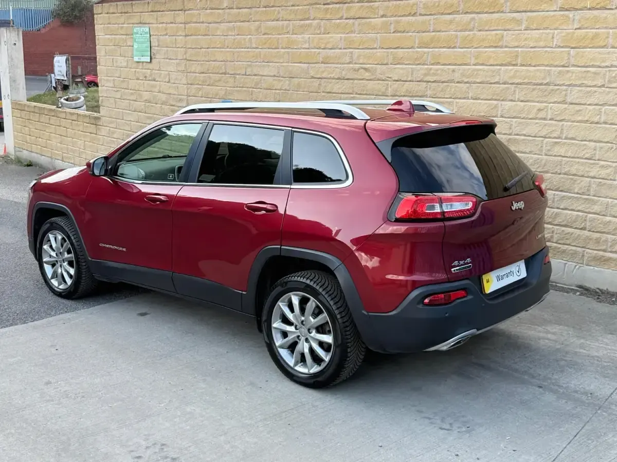 Used Jeep Cherokee Limited 197 HP (144 kW) 2016 Red SUV