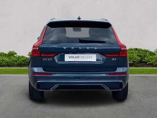 Used Volvo XC60 Plus 197 HP (144 kW) 2023 Blue SUV