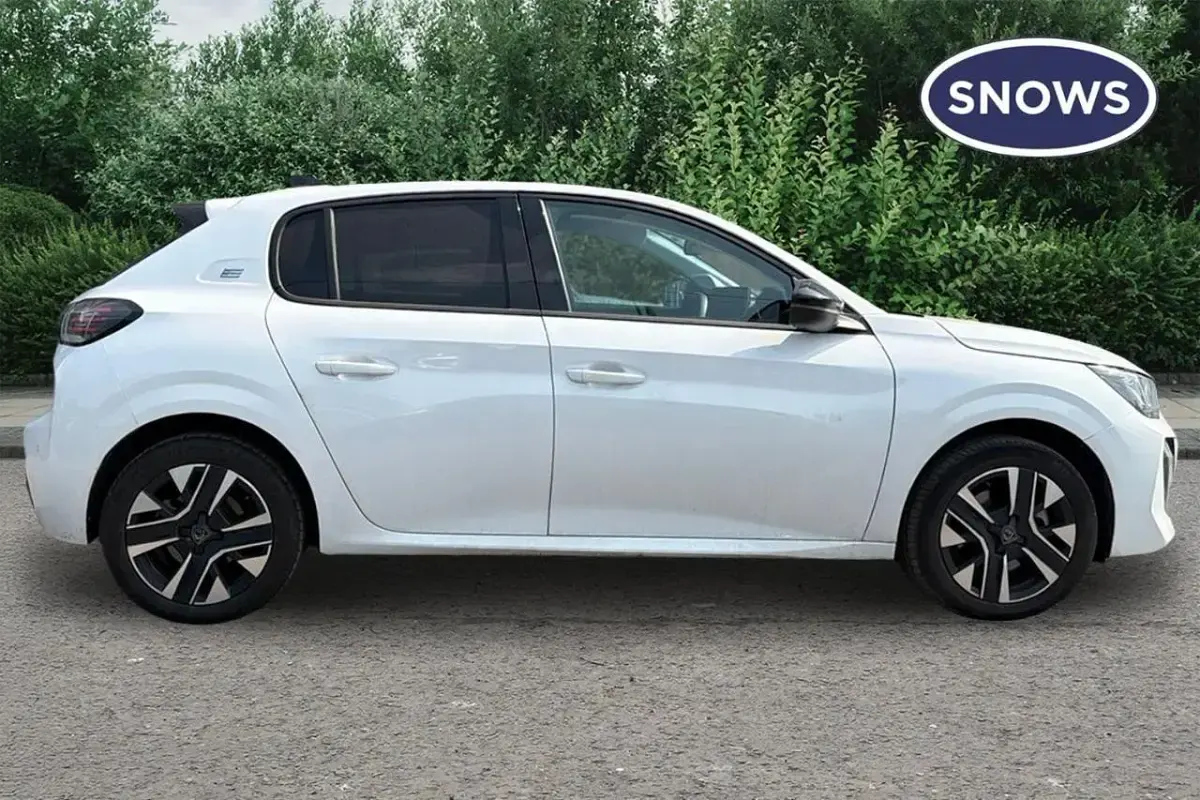Used Peugeot e-208 Allure 100 kW (136 HP) 2025 White Hatchback