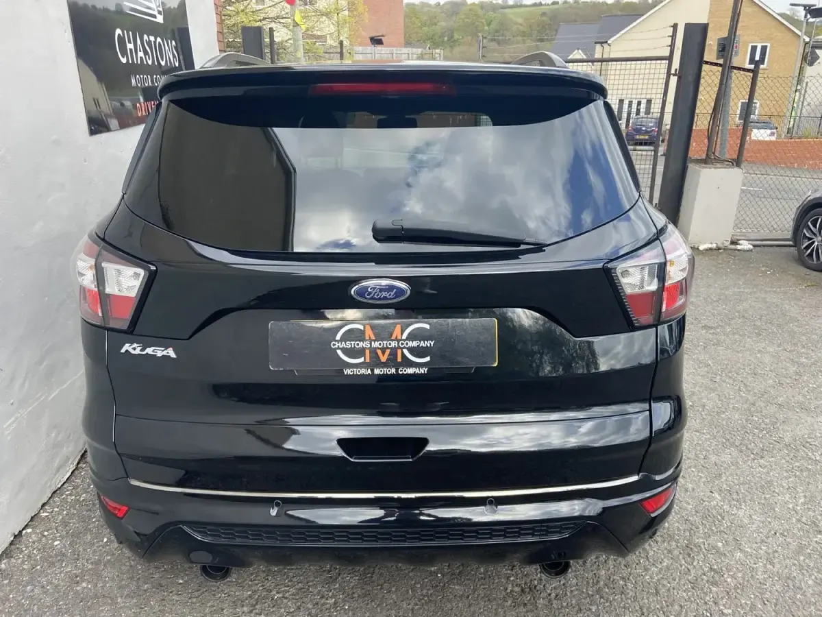 Usado Ford Kuga ST-Line 150 HP (110 kW) 2019 Preto SUV