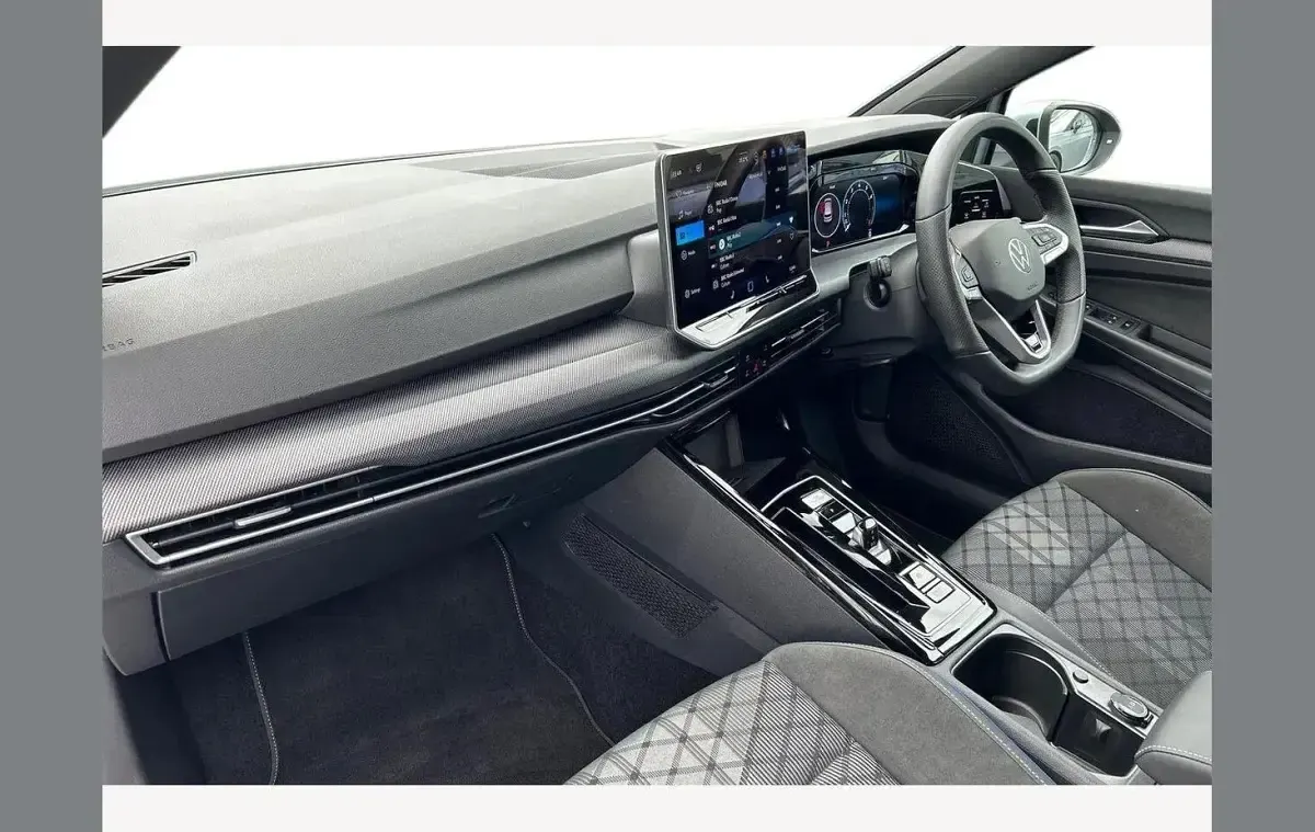 Used VW Golf VIII R-line 150 HP (110 kW) 2026 Silver Hatchback