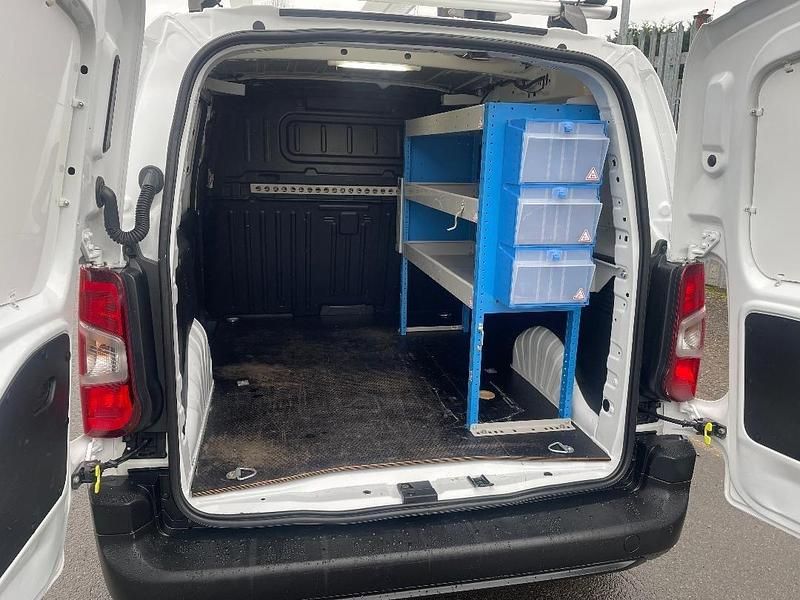 Used Vauxhall Combo Edition 100 HP (73 kW) 2019 White MPV