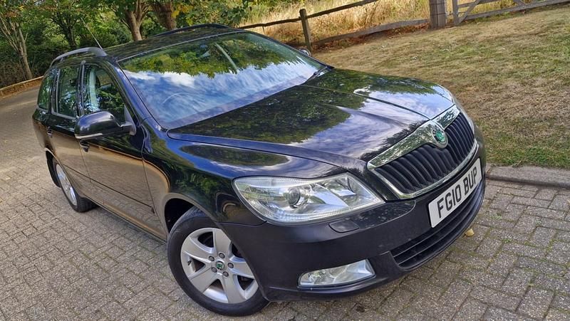 Black Used 2010 Skoda Octavia Elegance Estate | £4,500 (Fair price) - Image 1/2