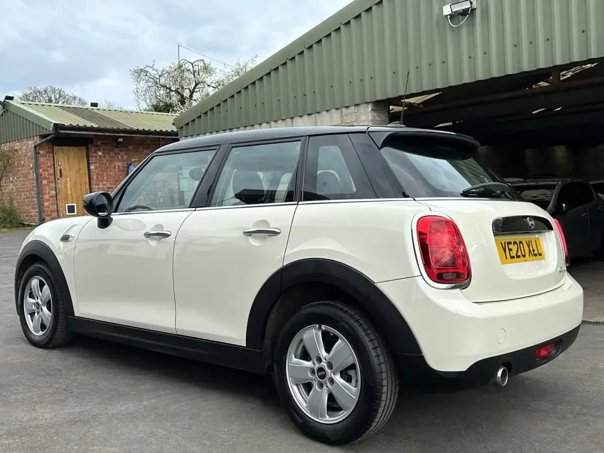 Begagnad Mini Cooper Classic 2020 Vit Halvkombi
