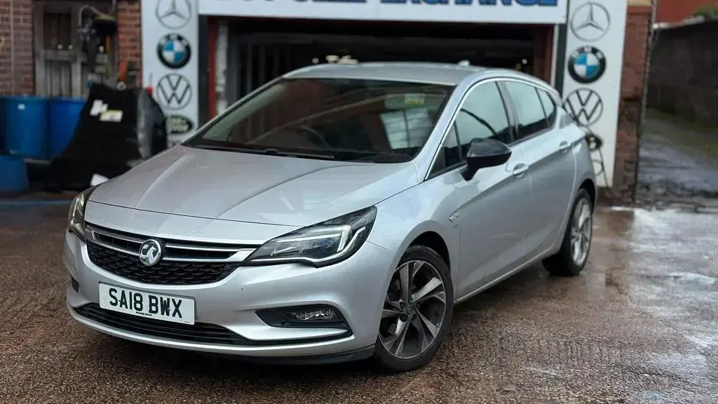 Used Vauxhall Astra SRi 150 HP (110 kW) 2018 Silver Hatchback