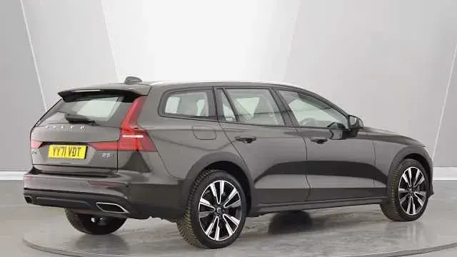 Used Volvo V60 CC 250 HP (183 kW) 2022 Estate