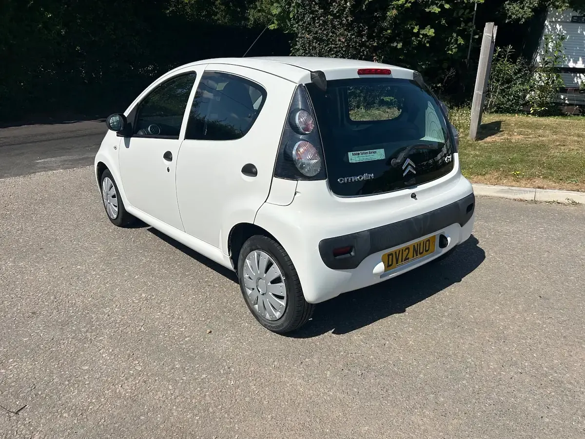 Used Citroën C1 VTR Sport 68 HP (50 kW) 2012 White Hatchback