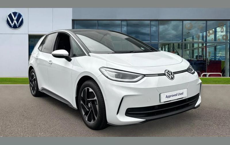 Glacier white metallic black Used 2025 VW ID.3 Pro Hatchback | £26,714 - Image 1/4