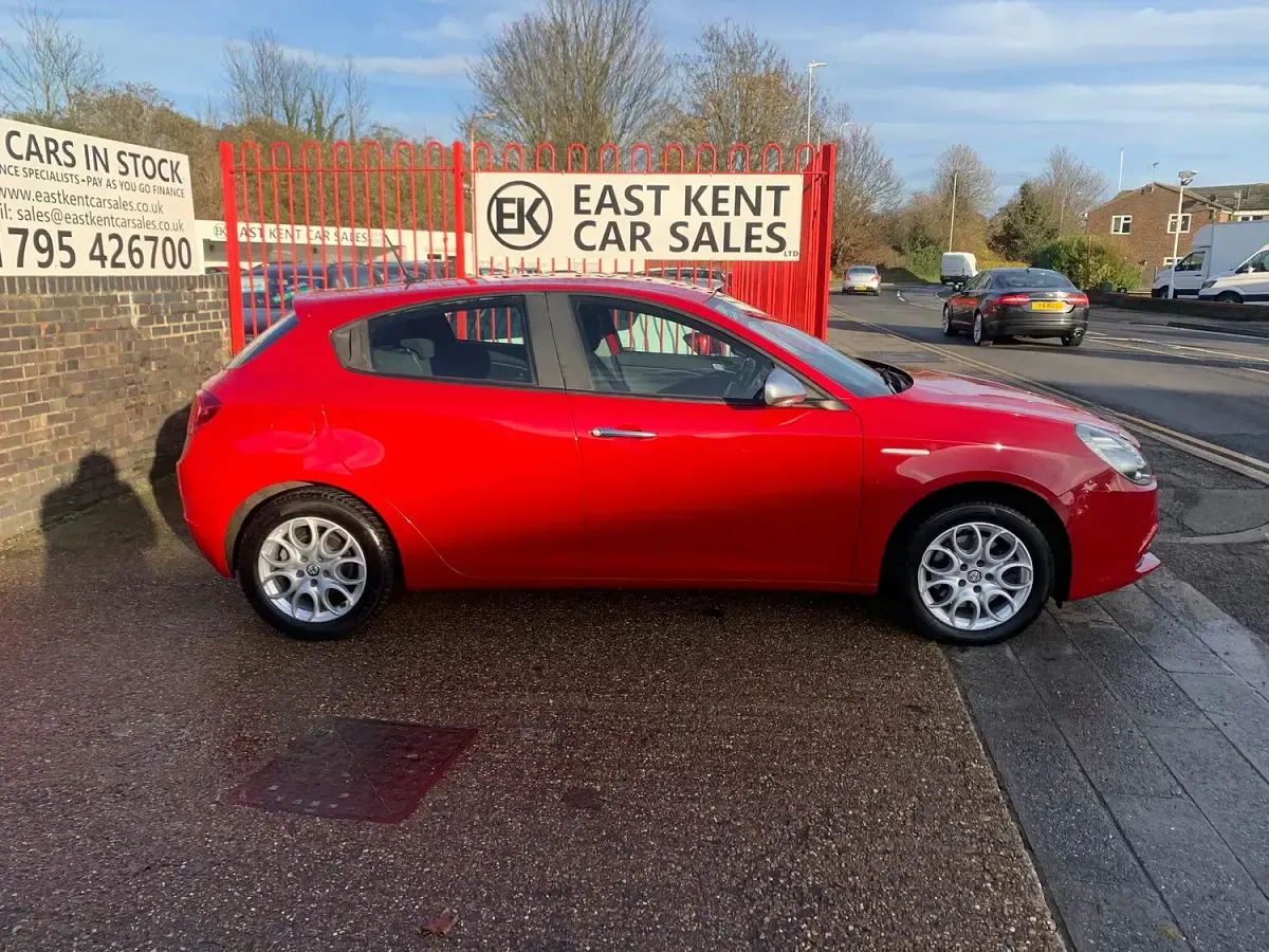 Begagnad Alfa Romeo Giulietta Super 150 HK (110 kW) 2018 Röd Halvkombi