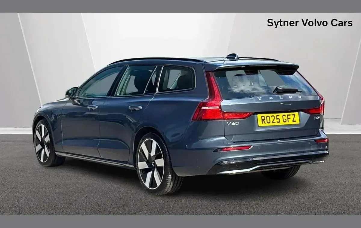 Used Volvo V60 Plus 345 HP (253 kW) 2025 Blue Estate