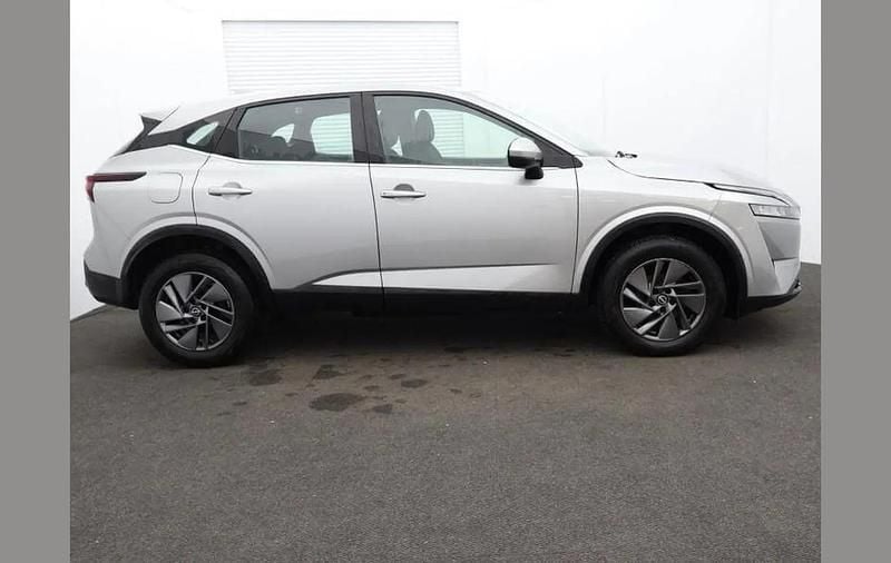 Used Nissan Qashqai Acenta Premium 155 HP (114 kW) 2023 Silver SUV
