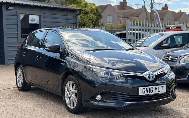 Used Toyota Auris Hybrid Business Edition 136 HP (100 kW) 2016 Hatchback