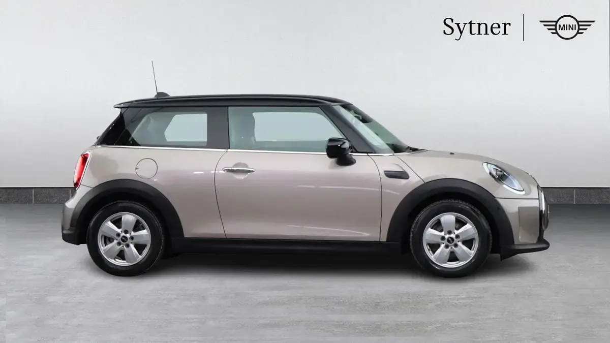 Usado Mini Cooper Classic 134 CV (98 kW) 2023 Gris Utilitario