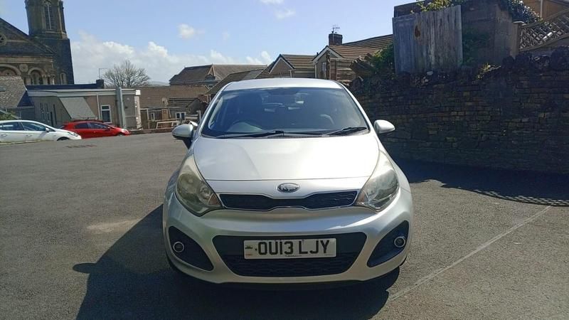 Used Kia Rio 107 HP (78 kW) 2013 Silver Hatchback