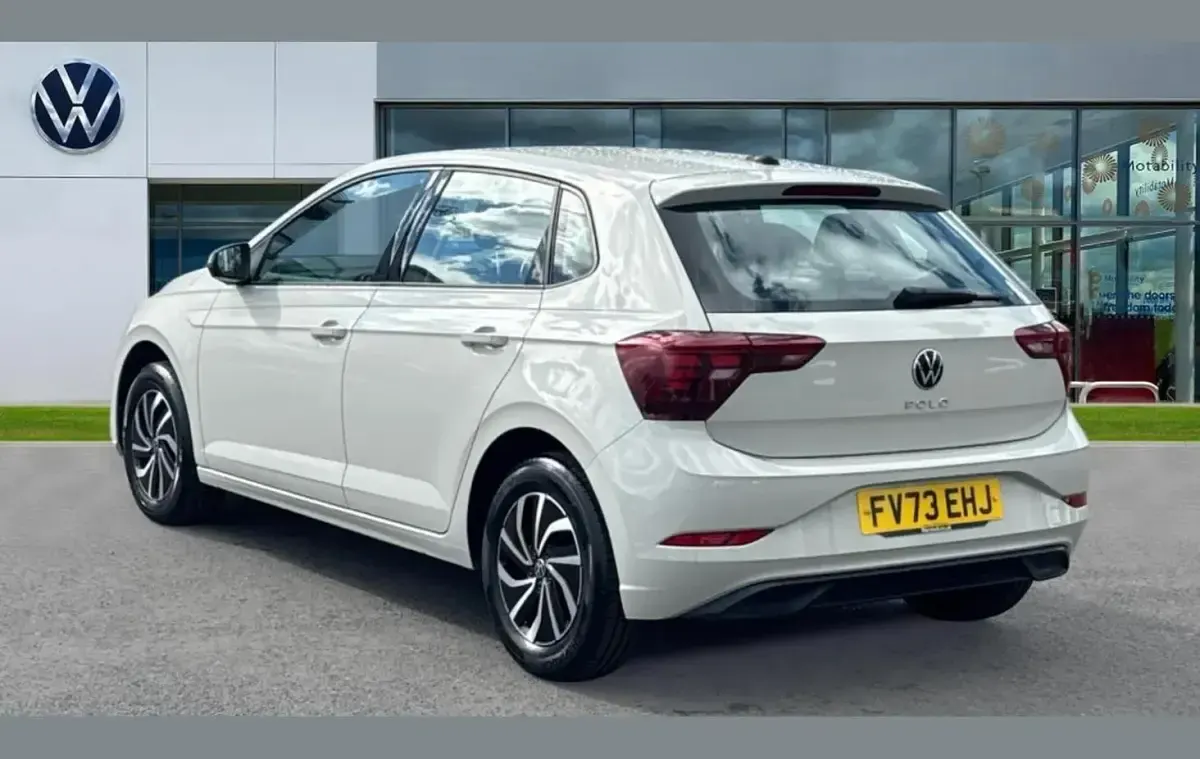 Used VW Polo Life 80 HP (58 kW) 2023 Ascot grey Hatchback
