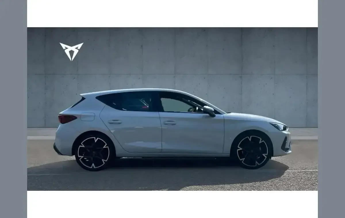 Used Cupra Leon 150 HP (110 kW) 2025 White Hatchback