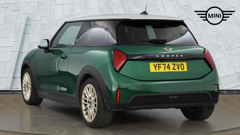 Used Mini Cooper Hatch 154 HP (113 kW) 2024 Green Hatchback