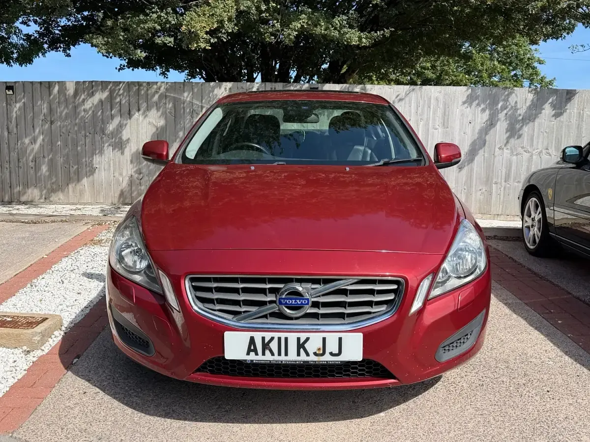Used Volvo S60 SE 136 HP (100 kW) 2011 Red Sedan