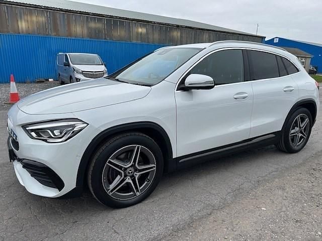 Used Mercedes GLA200 Executive 163 HP (119 kW) 2021 White SUV