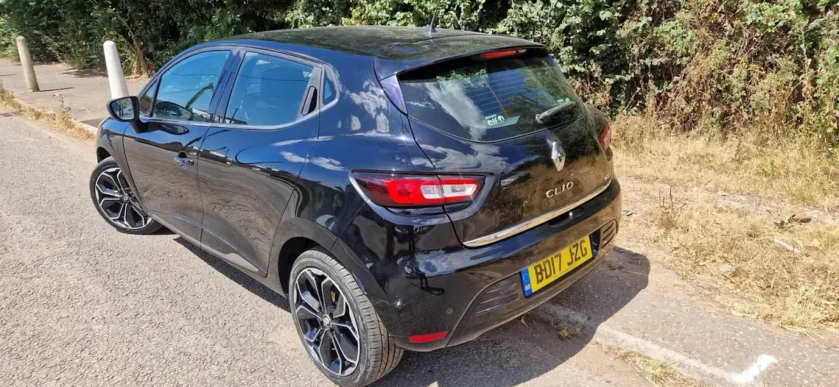 Used Renault Clio Signature 90 HP (66 kW) 2017 Black Hatchback