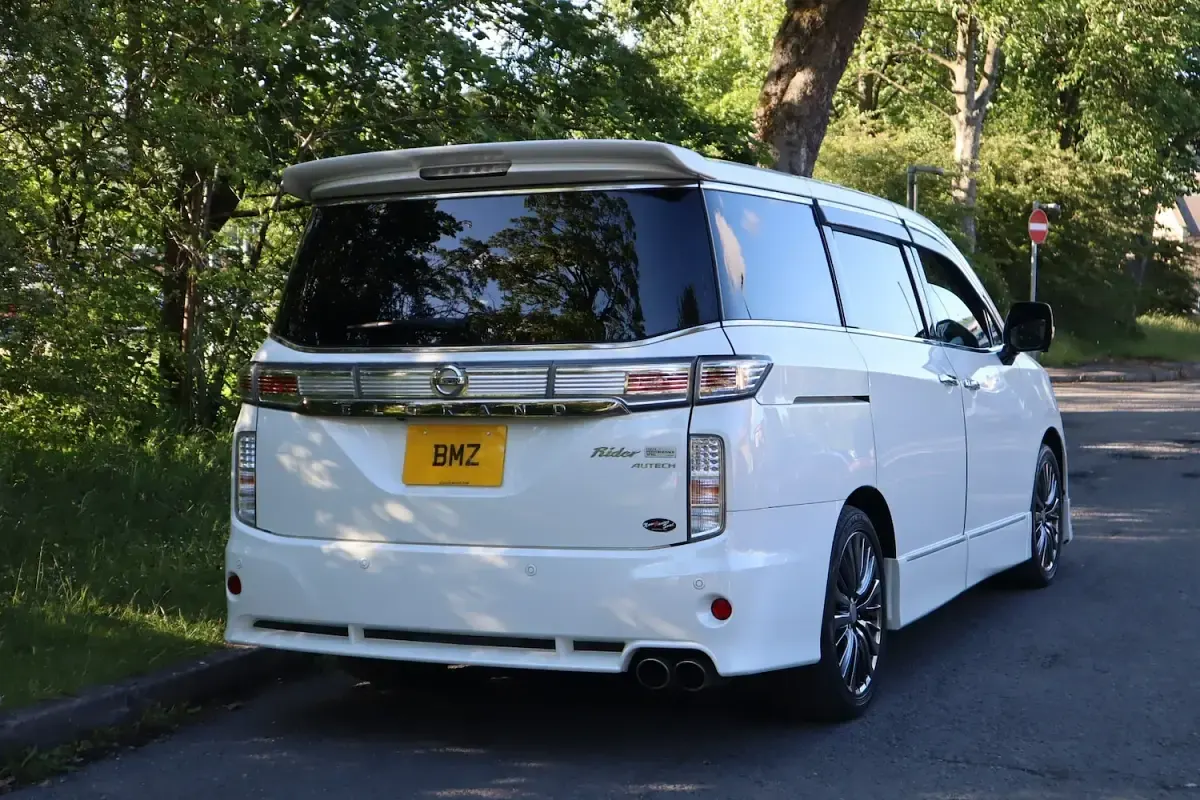 Used Nissan Elgrand Performance 300 HP (220 kW) 2015 White MPV