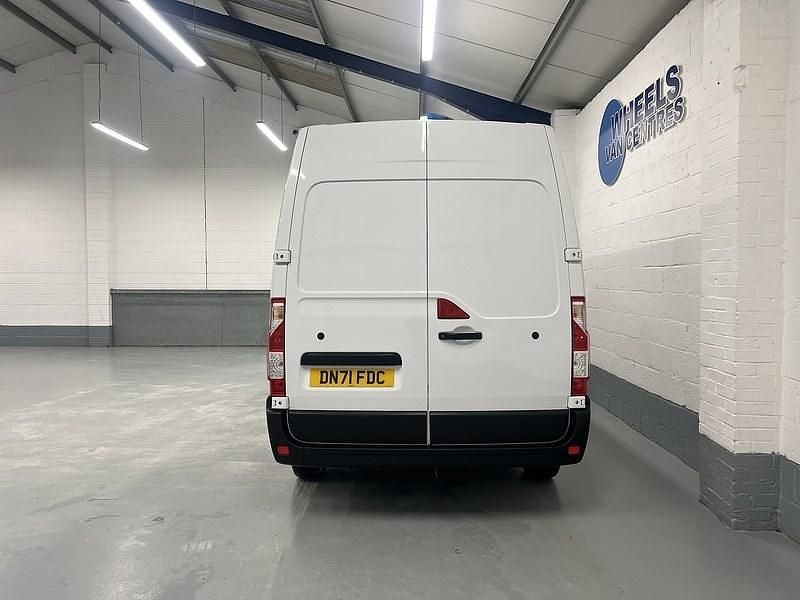 Second-hand Vauxhall Movano Edition 135 CP (99 kW) 2021 Alb Monovolum
