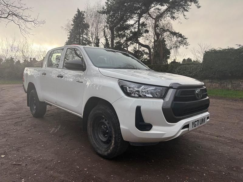 Used Toyota HiLux Active 150 HP (110 kW) 2021 White Pickup