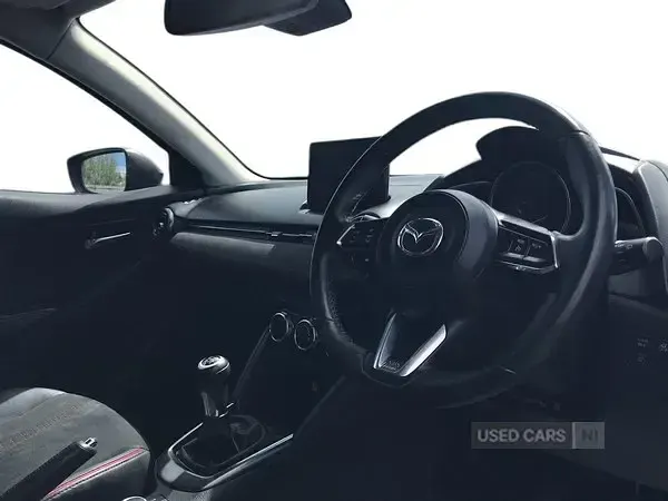 Usado Mazda 2 Homura-Aka 116 CV (85 kW) 2024 Rojo Utilitario