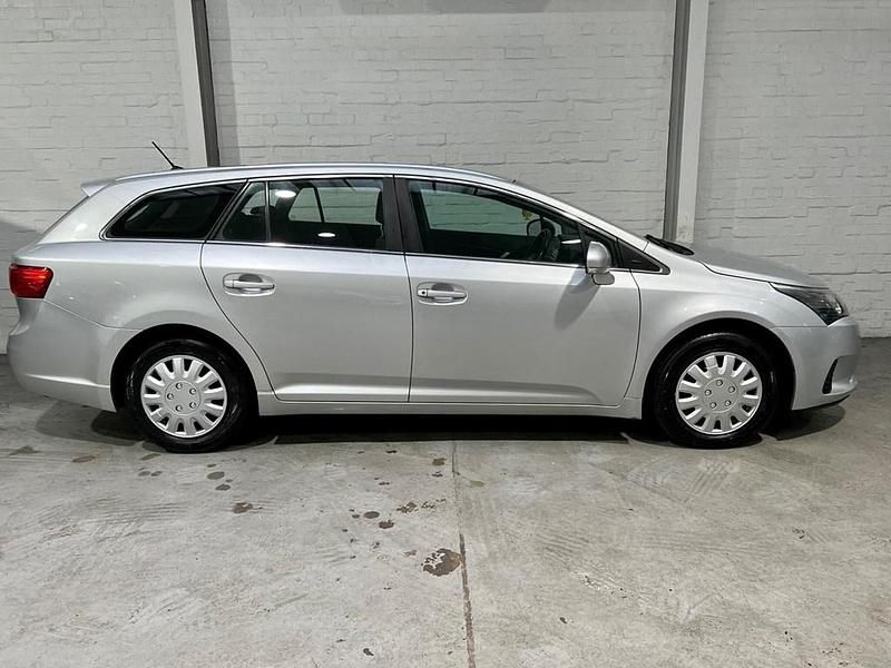 Used Toyota Avensis T2 124 HP (91 kW) 2012 Silver Estate