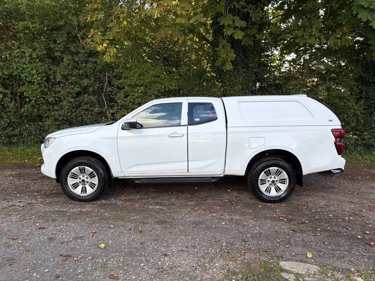 Used Isuzu D-Max 163 HP (119 kW) 2021 White Pickup