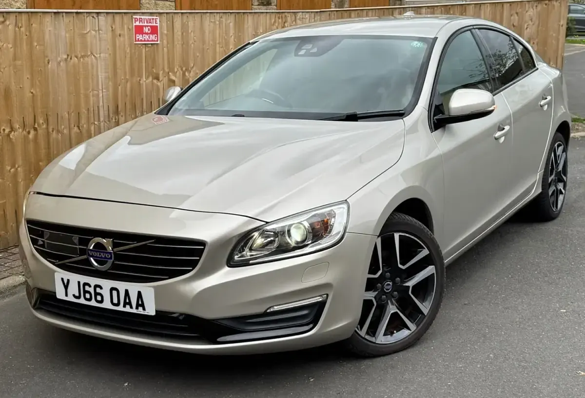 Usado Volvo S60 R-Design 2016 Beige Berlina