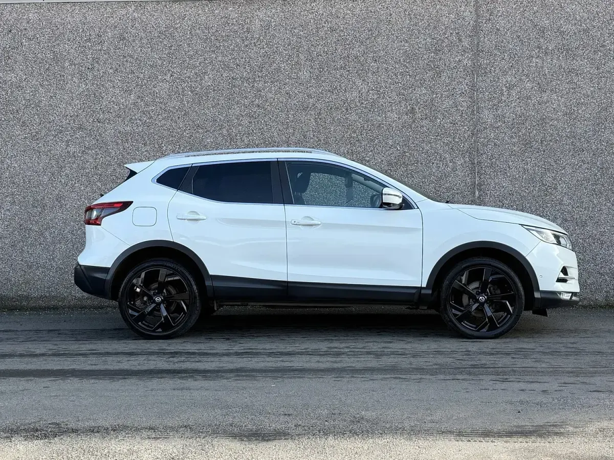 Used Nissan Qashqai Tekna 110 HP (80 kW) 2018 White SUV
