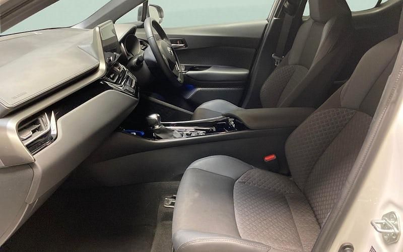 Used Toyota C-HR Design 122 HP (89 kW) 2023 White SUV